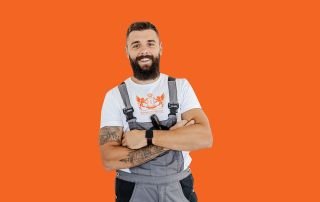 Renovatiebehang afwerken om het zo glad te krijgen als stucwerk.